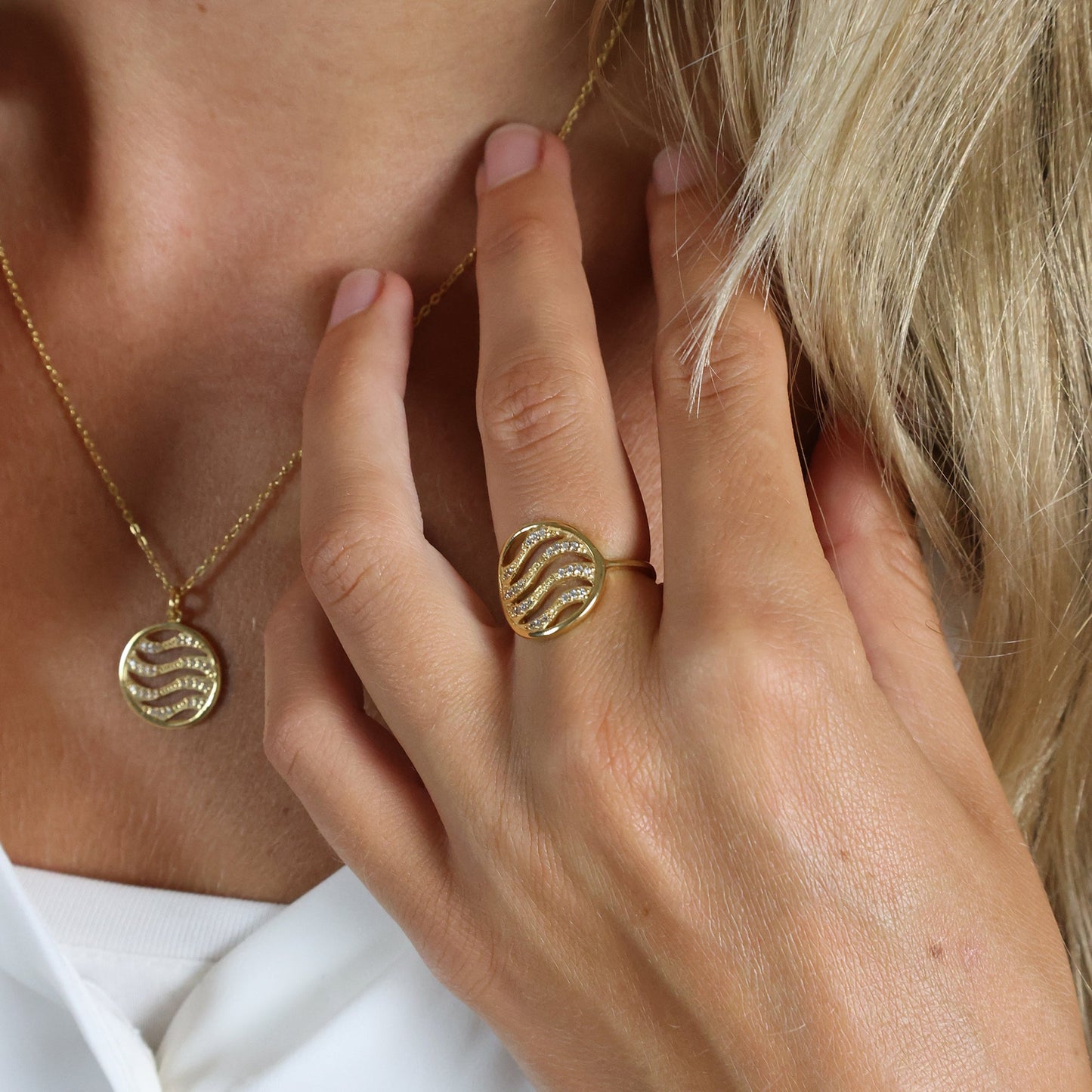 Ring Bølger 8 Karat Guld med Cubic Zirkonia