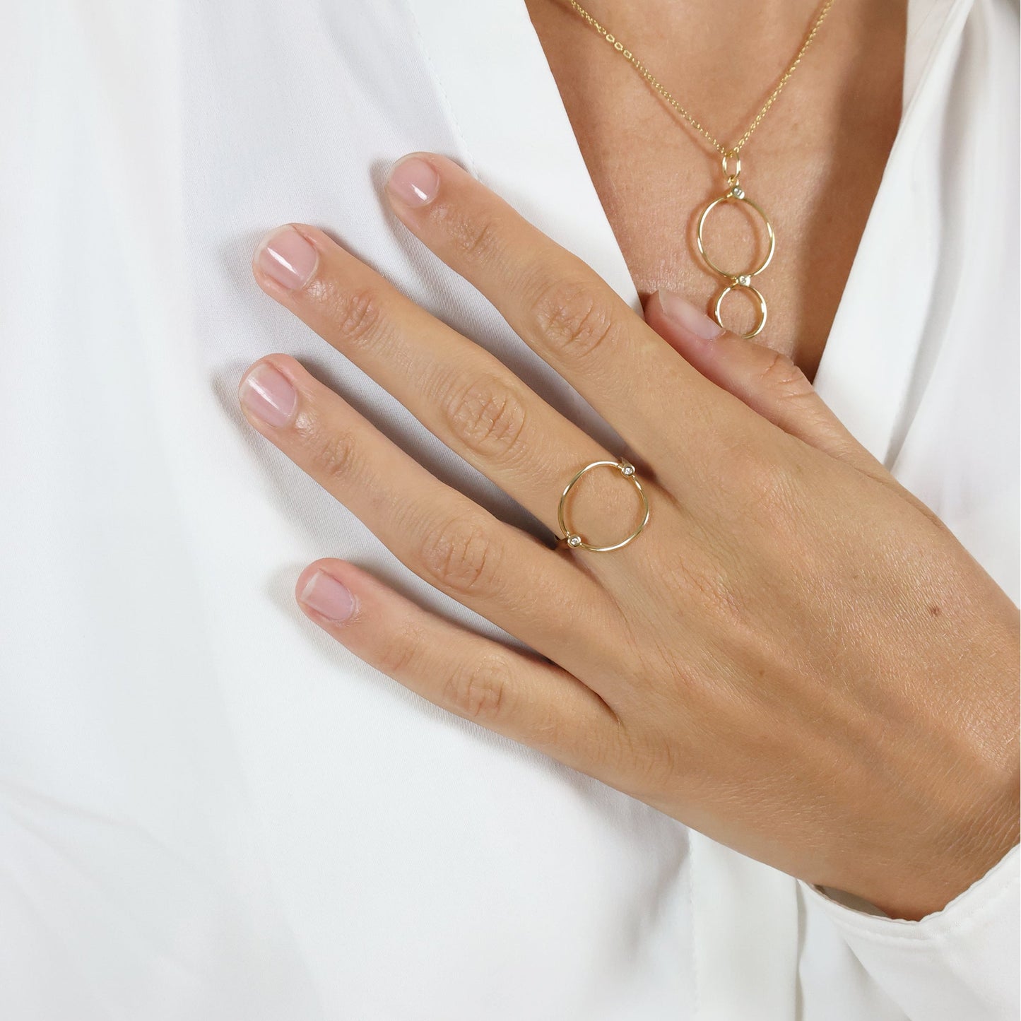 Ring Dobbelt Cirkel med 2 Cubic Zirkonia 8 Karat Guld