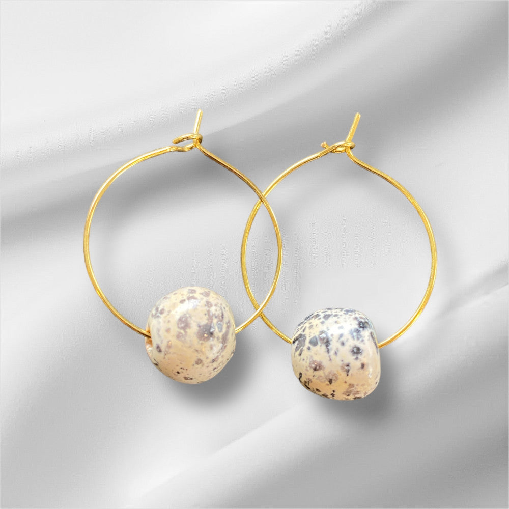 Unika øreringe - Matt white / black spalsh