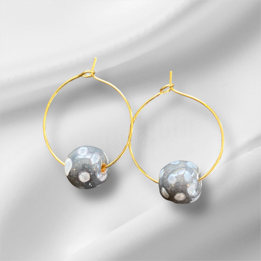 Unika øreringe - Grey / white dots