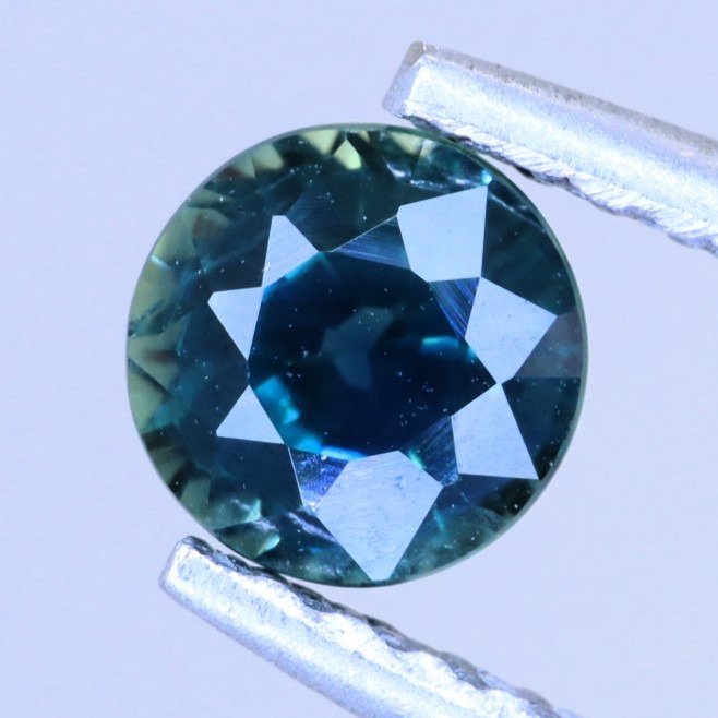 Naturlig Safir, blå/grøn, 0.72 ct.