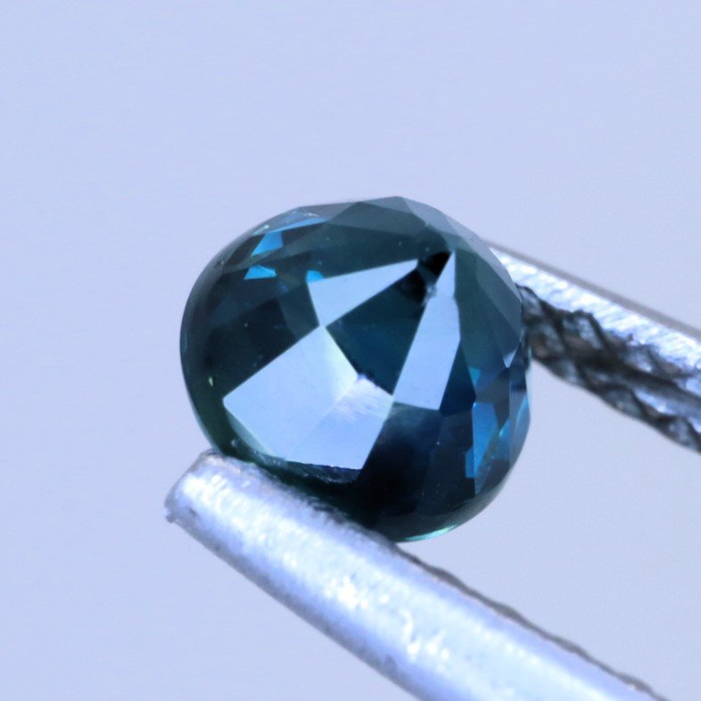 Naturlig Safir, blå/grøn, 0.72 ct.