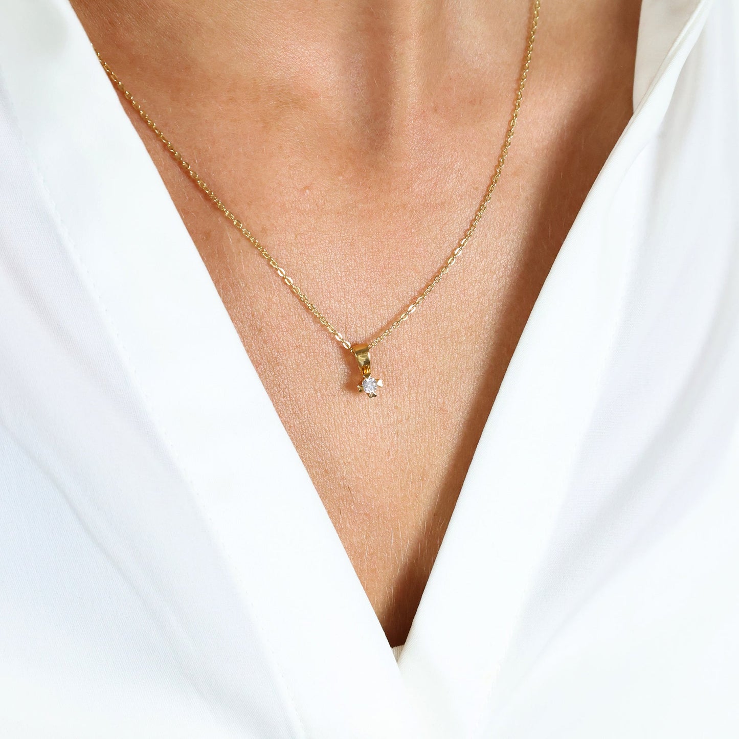 Mary Vedhæng 8 Karat Guld Med 0,10ct W/VS Labgrown Diamant
