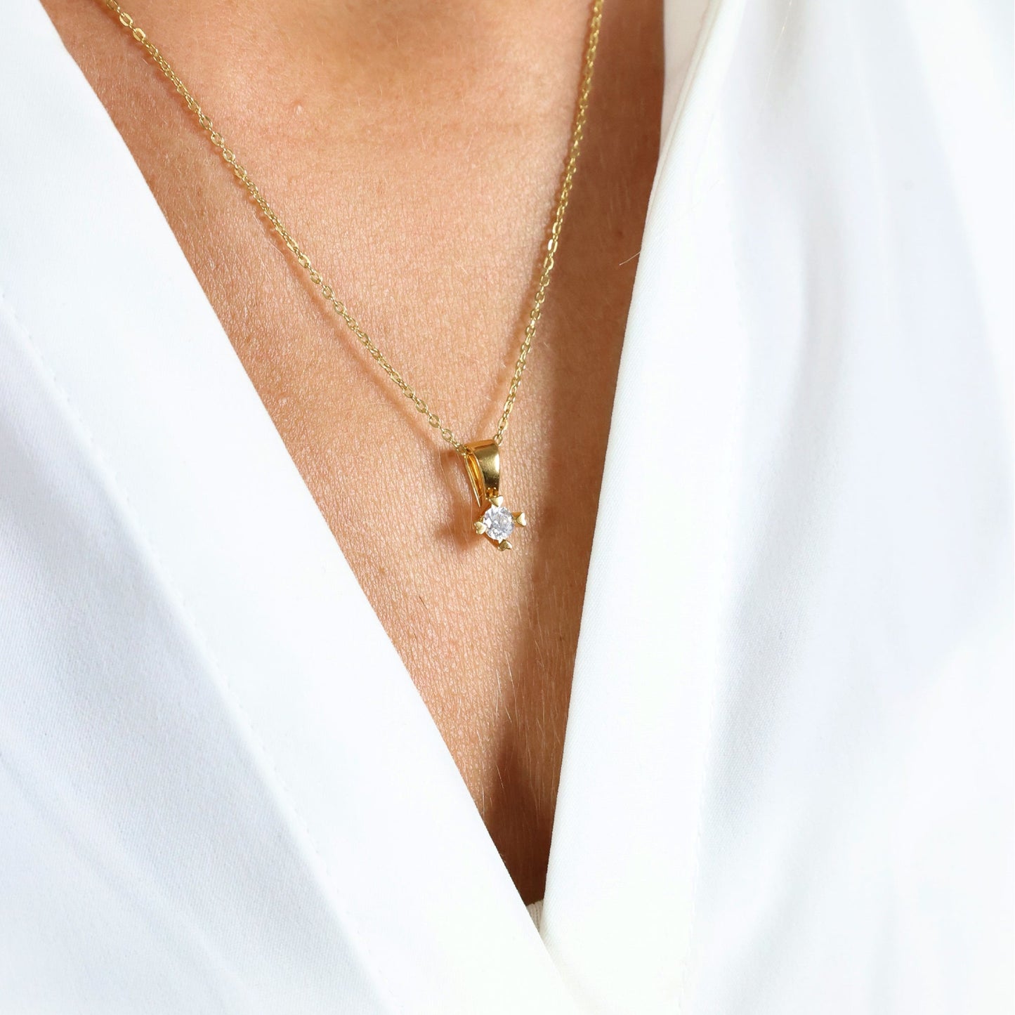 Mary Vedhæng 8 Karat Guld Med 0,20ct W/VS Labgrown Diamant
