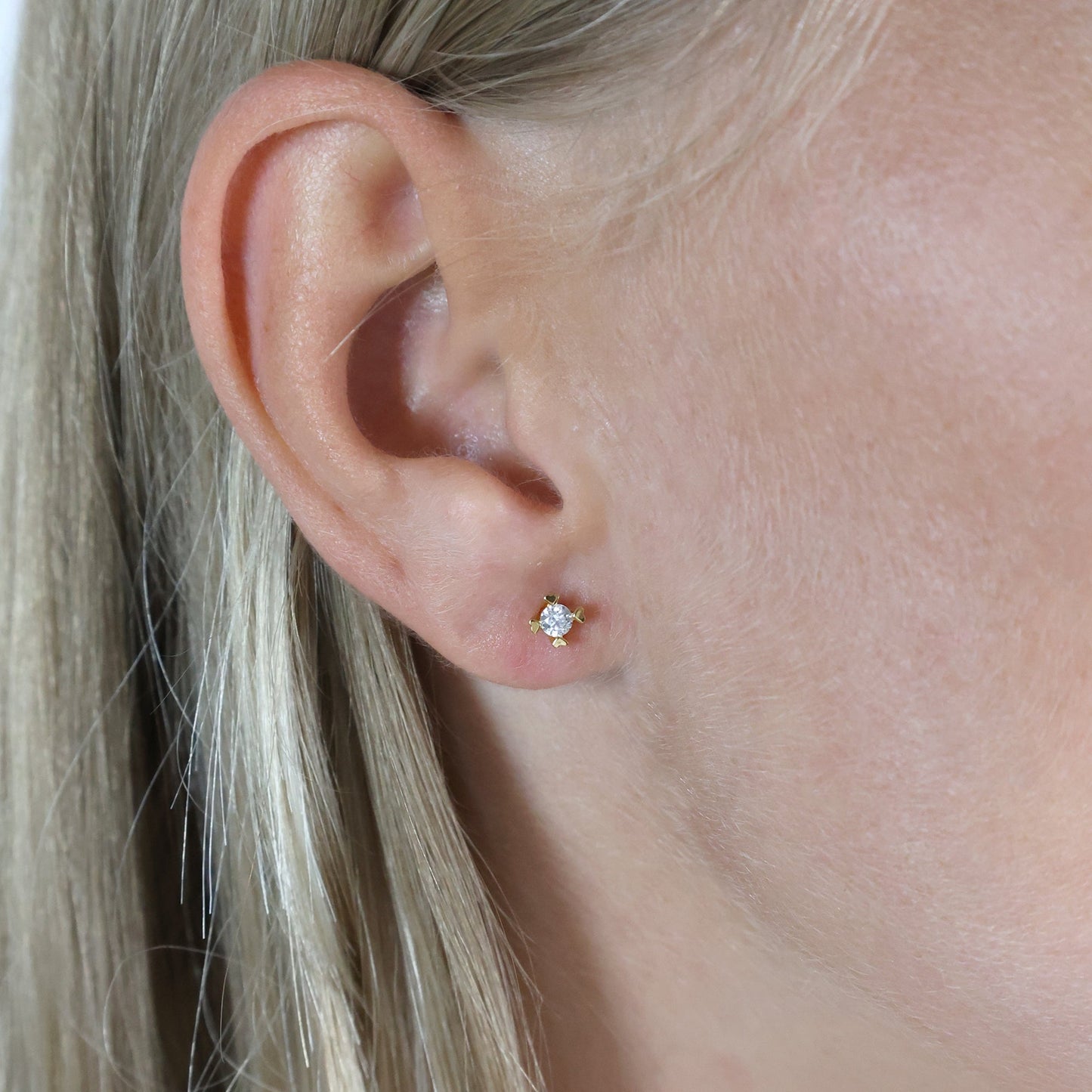 Mary Ørestikker 8 Karat Guld Med 2x0,10ct W/VS Labgrown Diamant