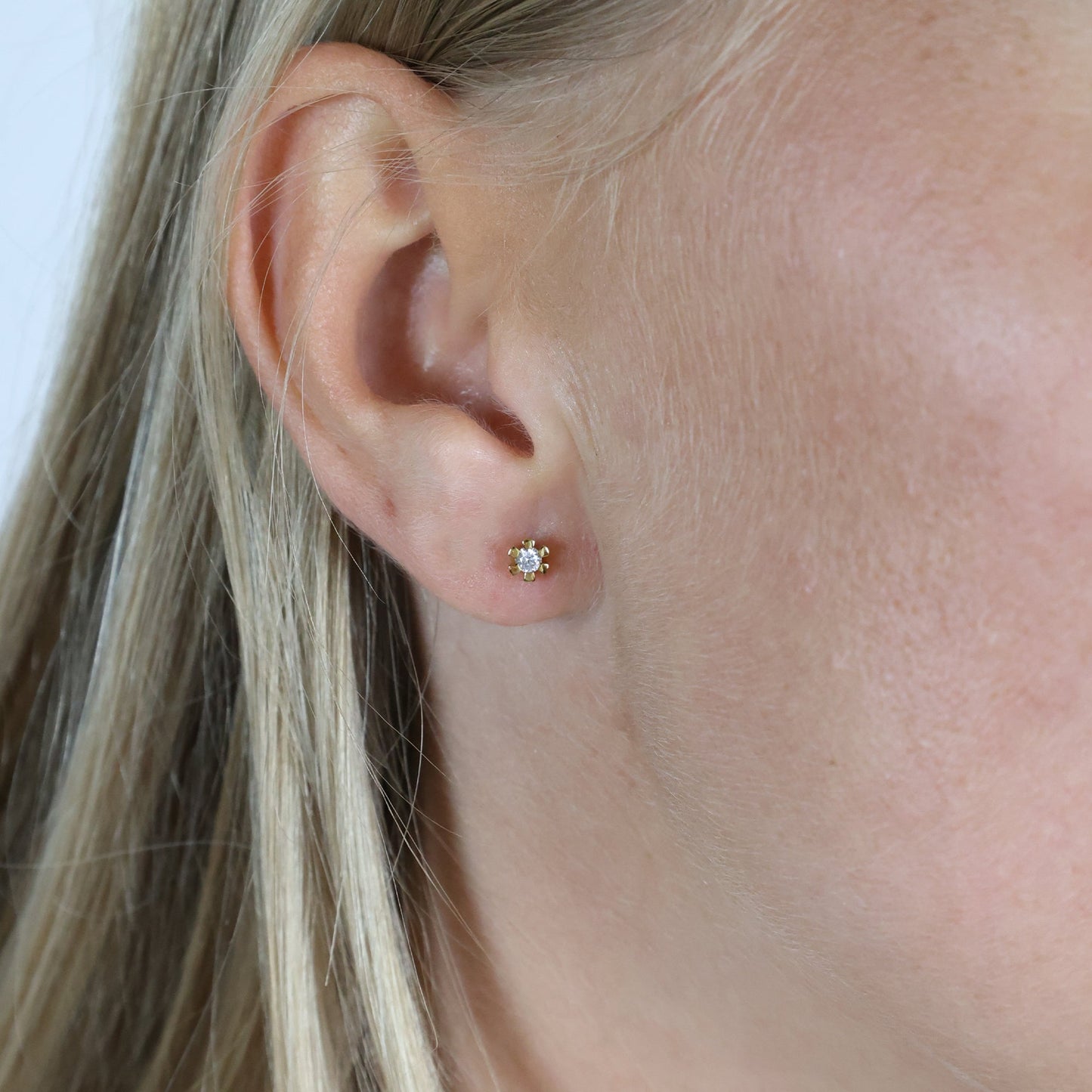 Eternity Ørestikker 8 Karat Guld Med 2x0,05ct W/SI Diamant