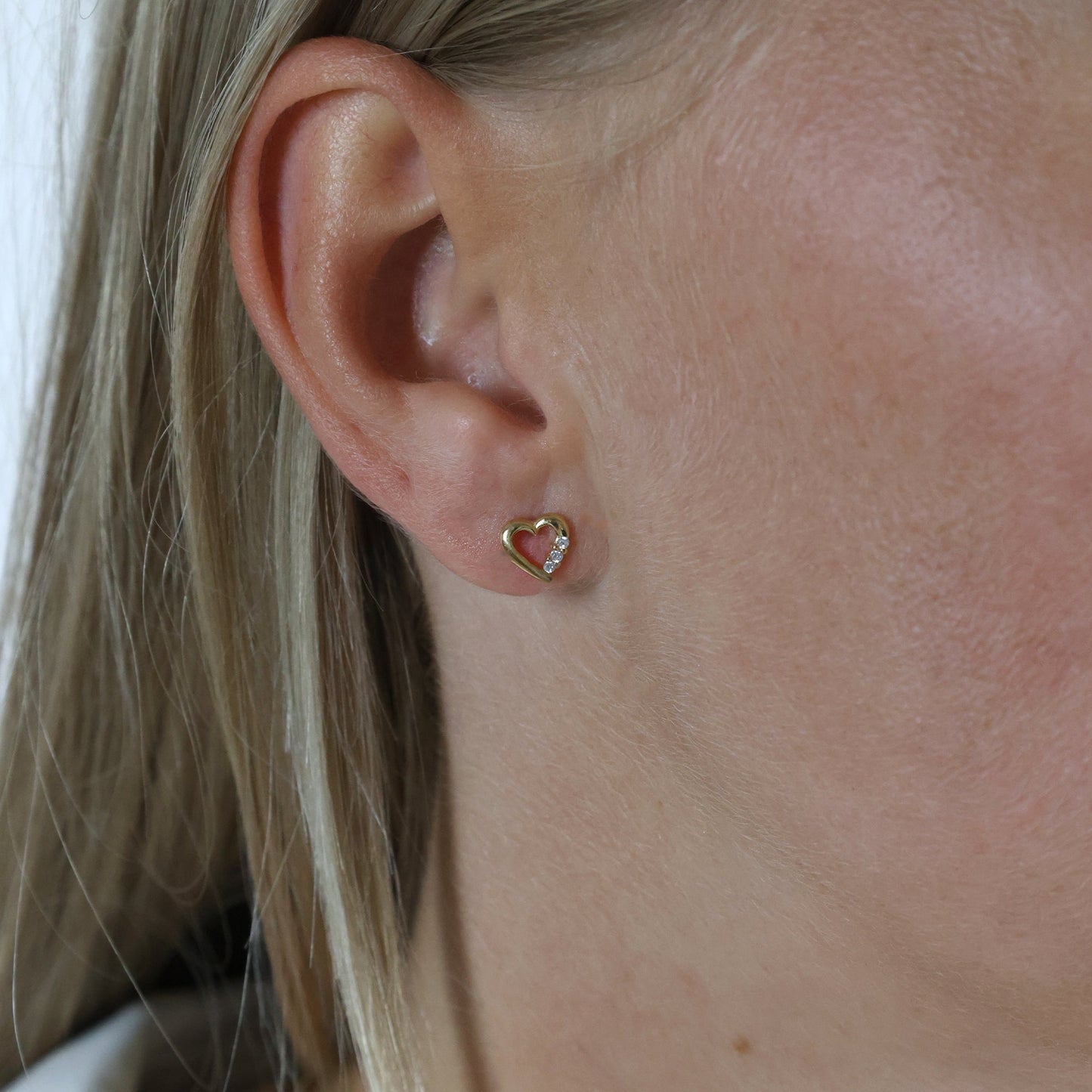 Ørestikker 14 Karat Guld Med 6x0,01 ct W/PI Diamanter