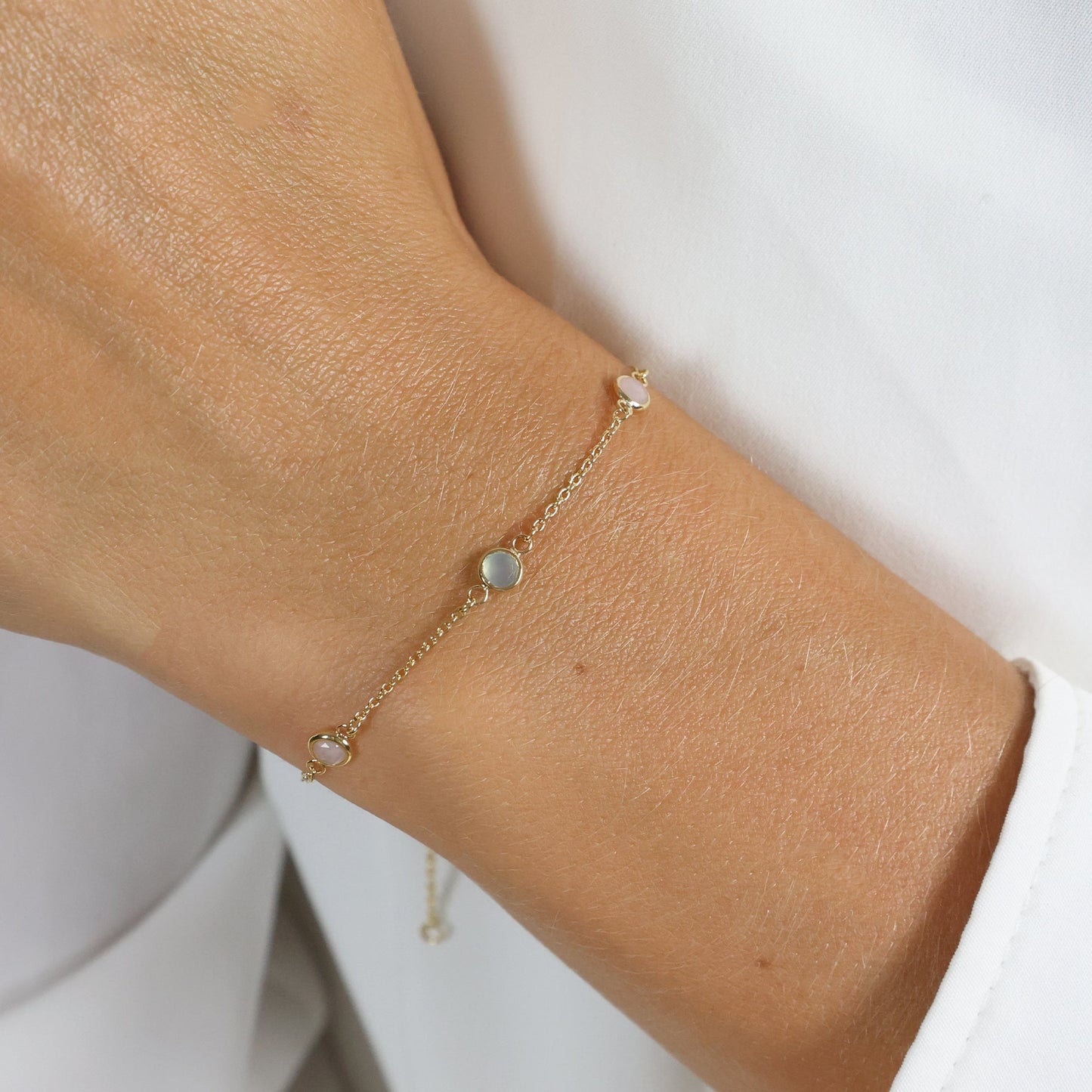 Armbånd 8 Karat Guld i Bølger med Blå og Pink Agat 14,5 + 5,5 cm