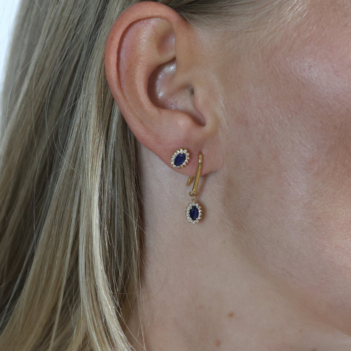Ørestikker 2 x Safir / 32 x 0,0025 W/PI Diamanter 8 Karat Guld