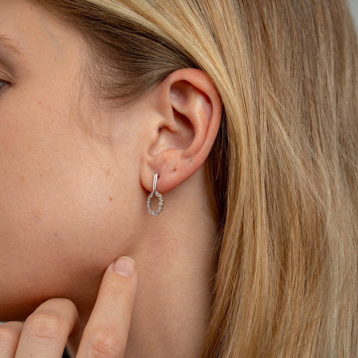 Ørestikker Evig Kærlighed med 4 Cubic Zirkonia Sterling Sølv
