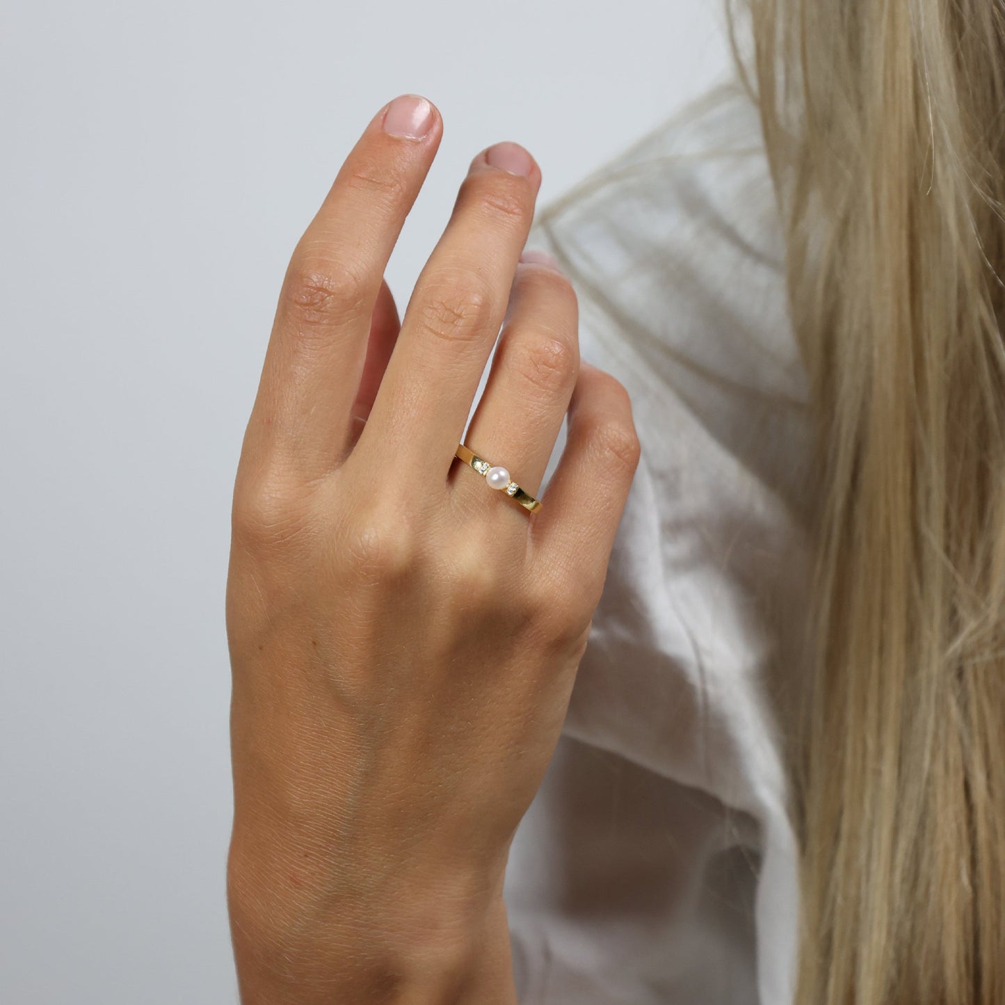 Ring 14 Karat Guld Med 1 Ferskvands Perle og 4x0,005 ct W/PI Diamanter