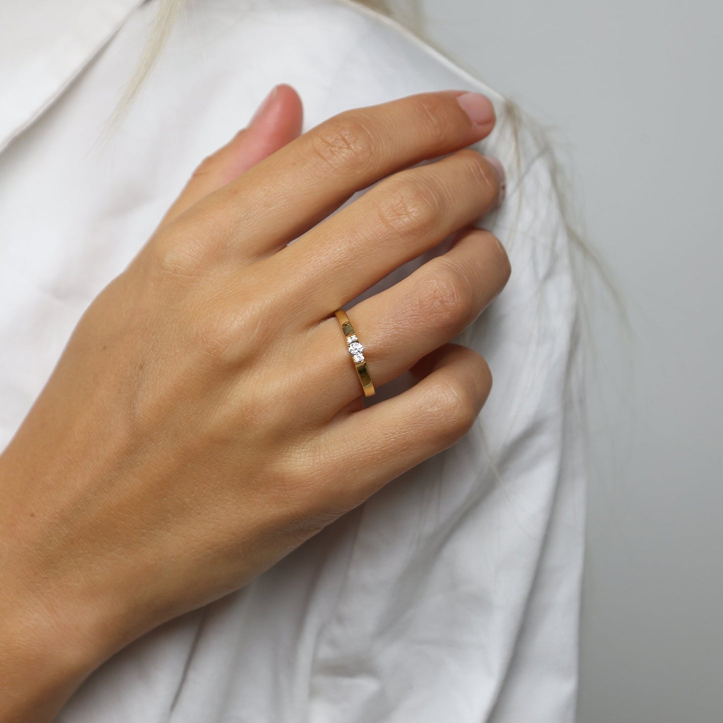 Ring 14 Karat Guld Med 1x0,10 ct og 4x0,005 ct W/PI Diamanter