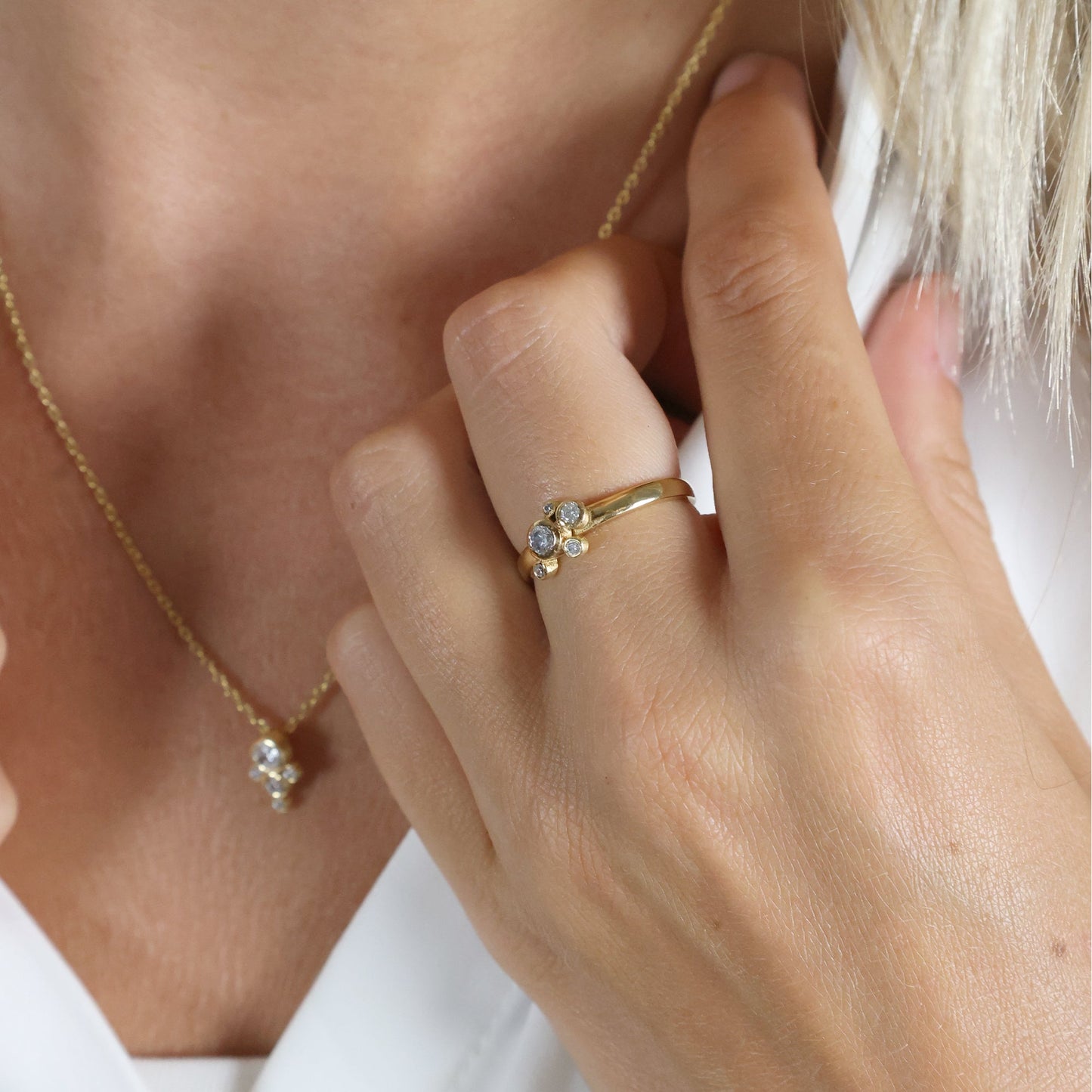 Ring 8 Karat Guld med 5 Cubic Zirkonia