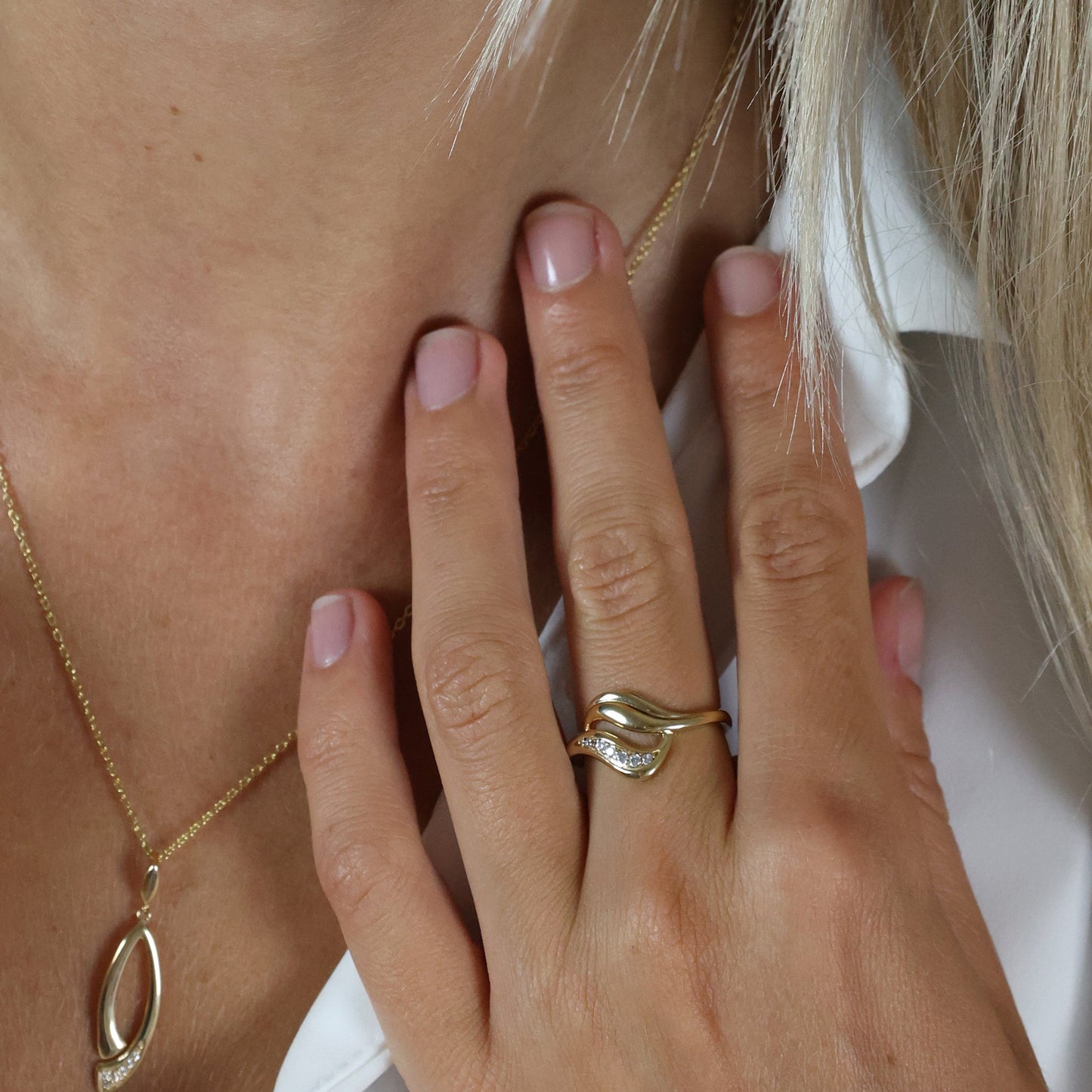 Ring 8 Karat Guld med 7 Cubic Zirkonia