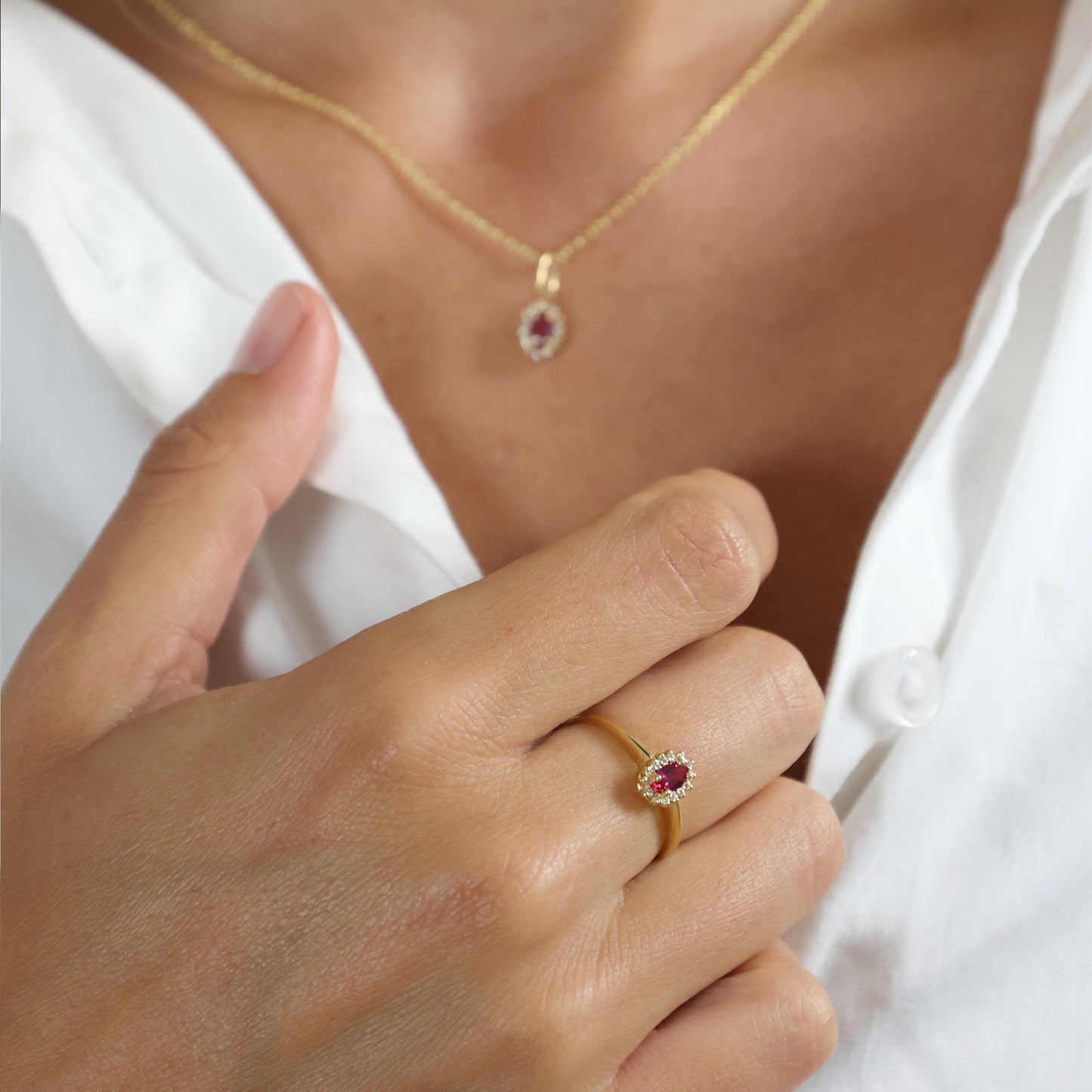 Ring 8 Karat Guld Rubin x 1 Diamanter 16 x 0,0025 Ct. W/PI