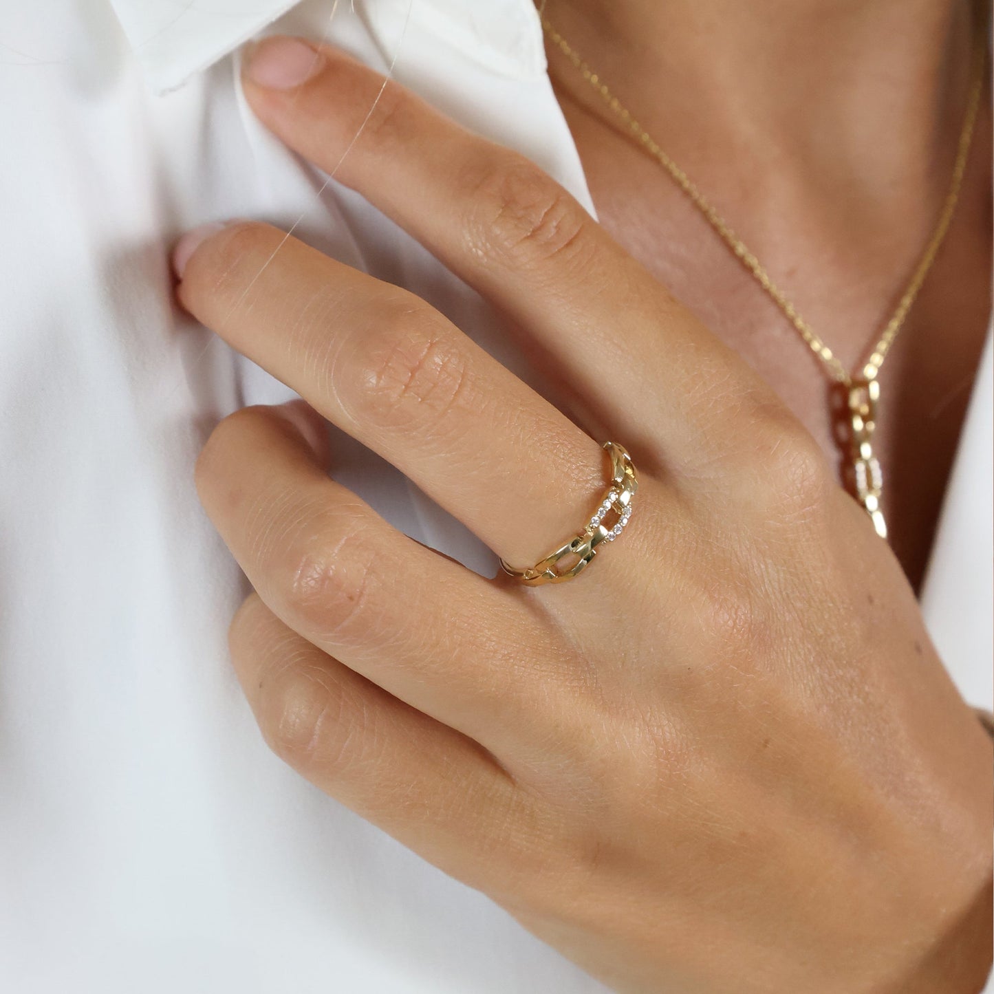 Ring Links med Cubic Zirkonia 8 Karat Guld