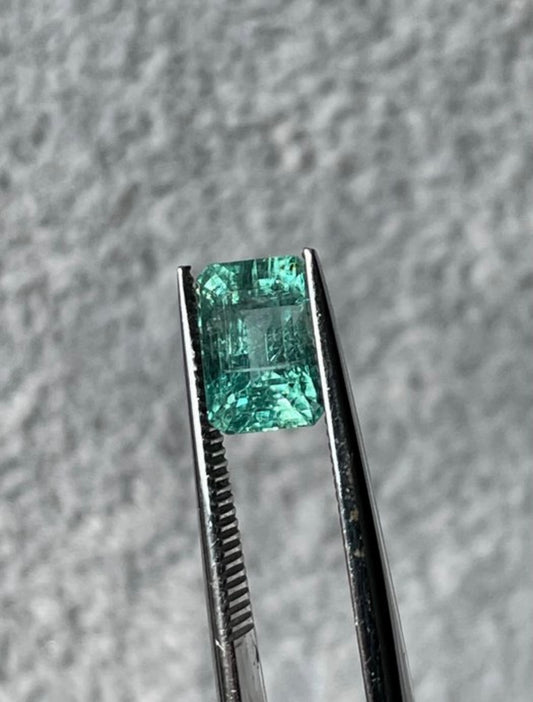 Smaragd, 1.34 ct, trappeslib