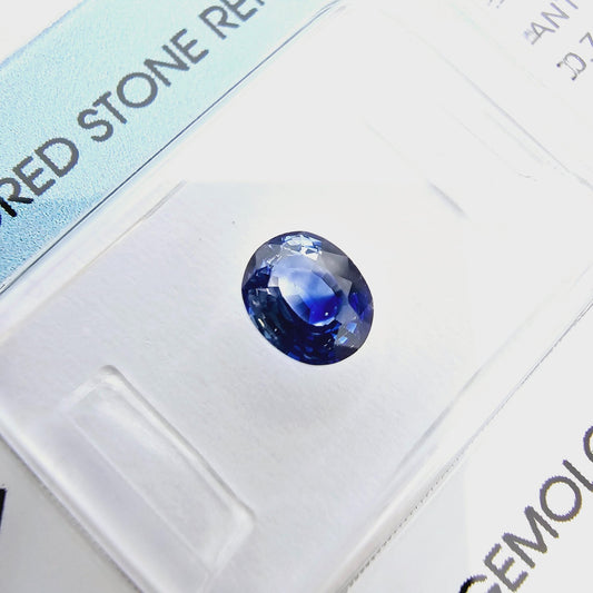 Naturlig blå safir, 0.74 ct, ovalslib