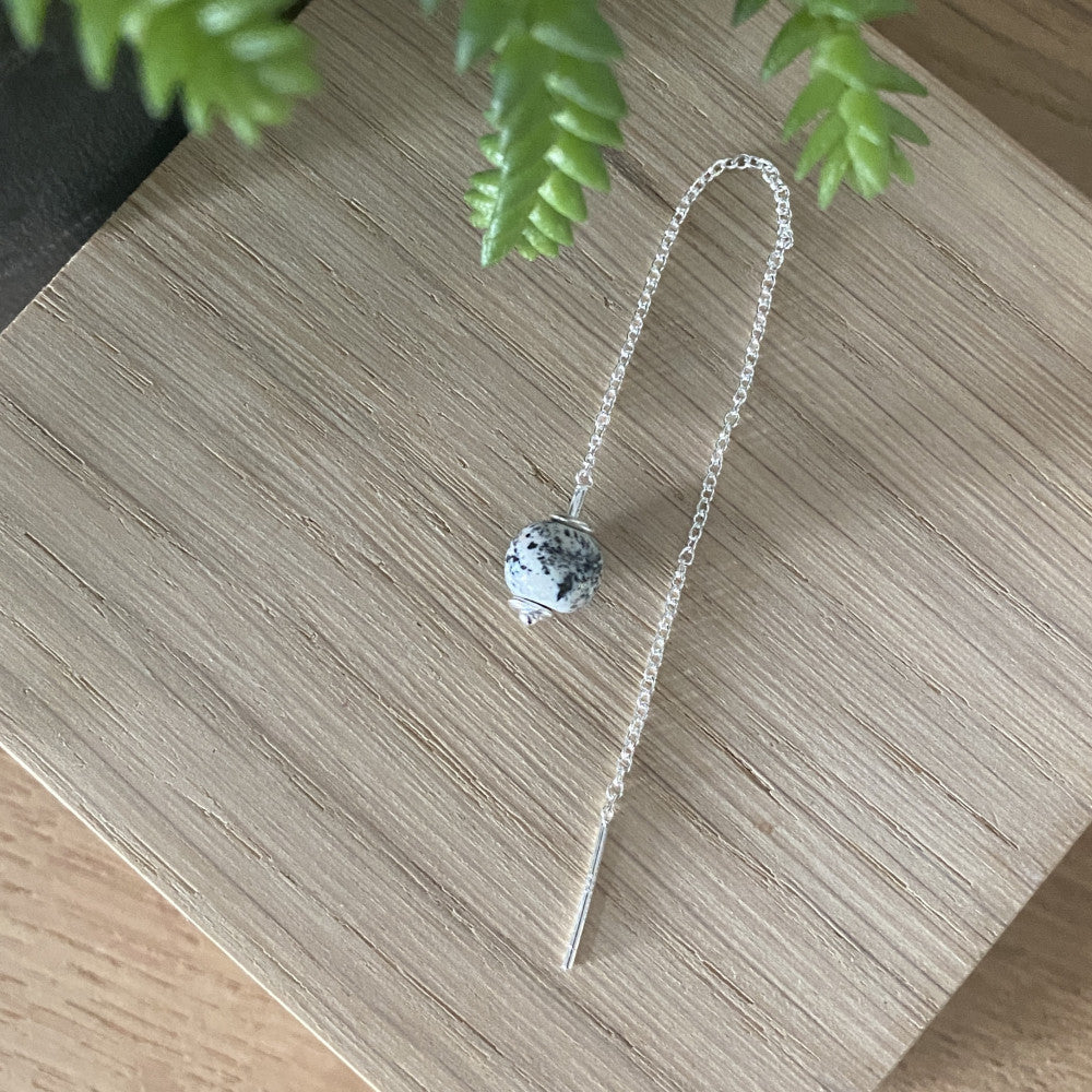 Pure ørerlænke i sølv - Black white splash ( 1 stk )