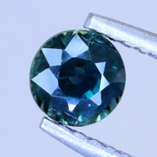 Naturlig safir, blå/grøn, 0.74 ct.
