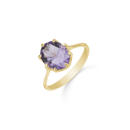 8 kt. guld ring oval med ametyst. Mål: 10 x 8 mm.