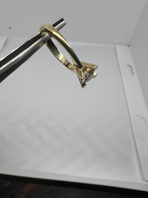 BRYNJA, solitaire diamantring, 18 kt, 4 greb, 0.25 ct - 1.00 ct.
