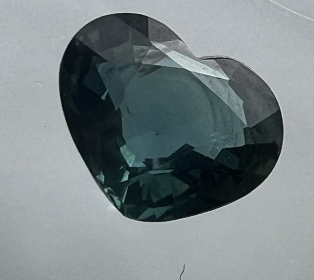 Hjerteslebet safir, grøn/gul/blå, 1.05 ct
