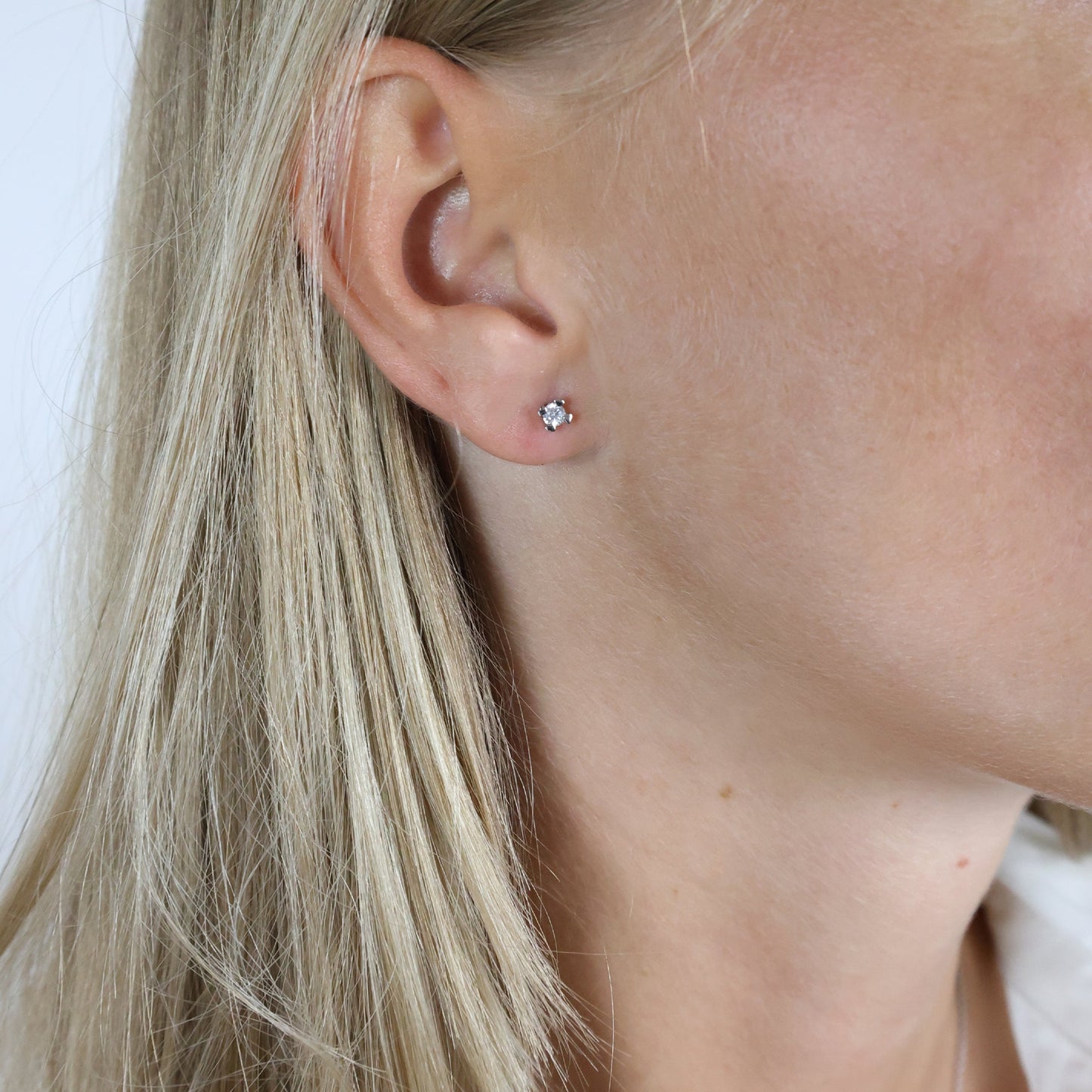 Mary Ørestikker 8 Karat Hvidguld Med 2x0,10ct W/VS Labgrown Diamant
