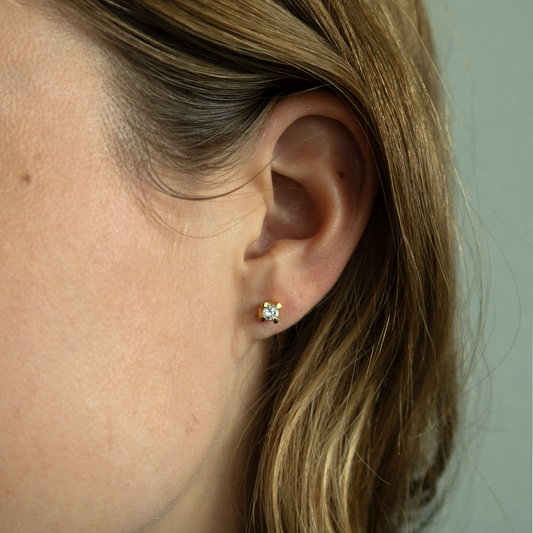Elya Ørestikker 8 Karat Guld Med 2x0,25ct W/VS Labgrown Diamant