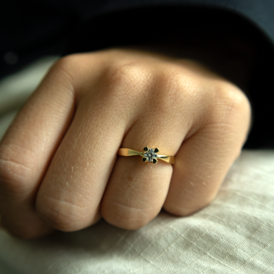 Elya Ring 8 Karat Guld Med 0,50ct W/VS Labgrown Diamant