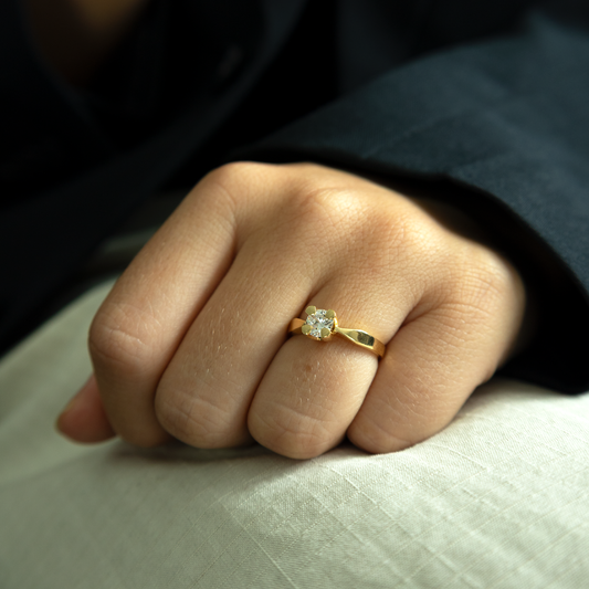Elya Ring 8 Karat Guld Med 0,75ct W/VS Labgrown Diamant